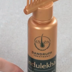 Indulekha Svetakutaja Ayurvedic Hair Oil 100 ml Ayurvedic Medicinal oil for dandruff treatment with Svetakutaja-Comb Applicator Bottle for Men & Women